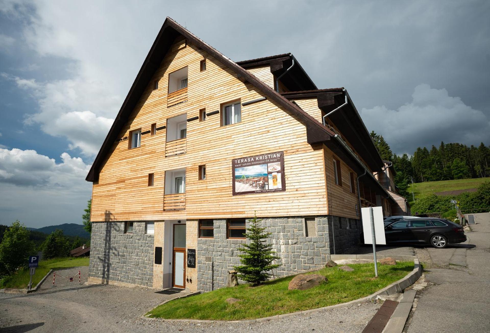 Hotel Kristian Kubova Huť Buitenkant foto