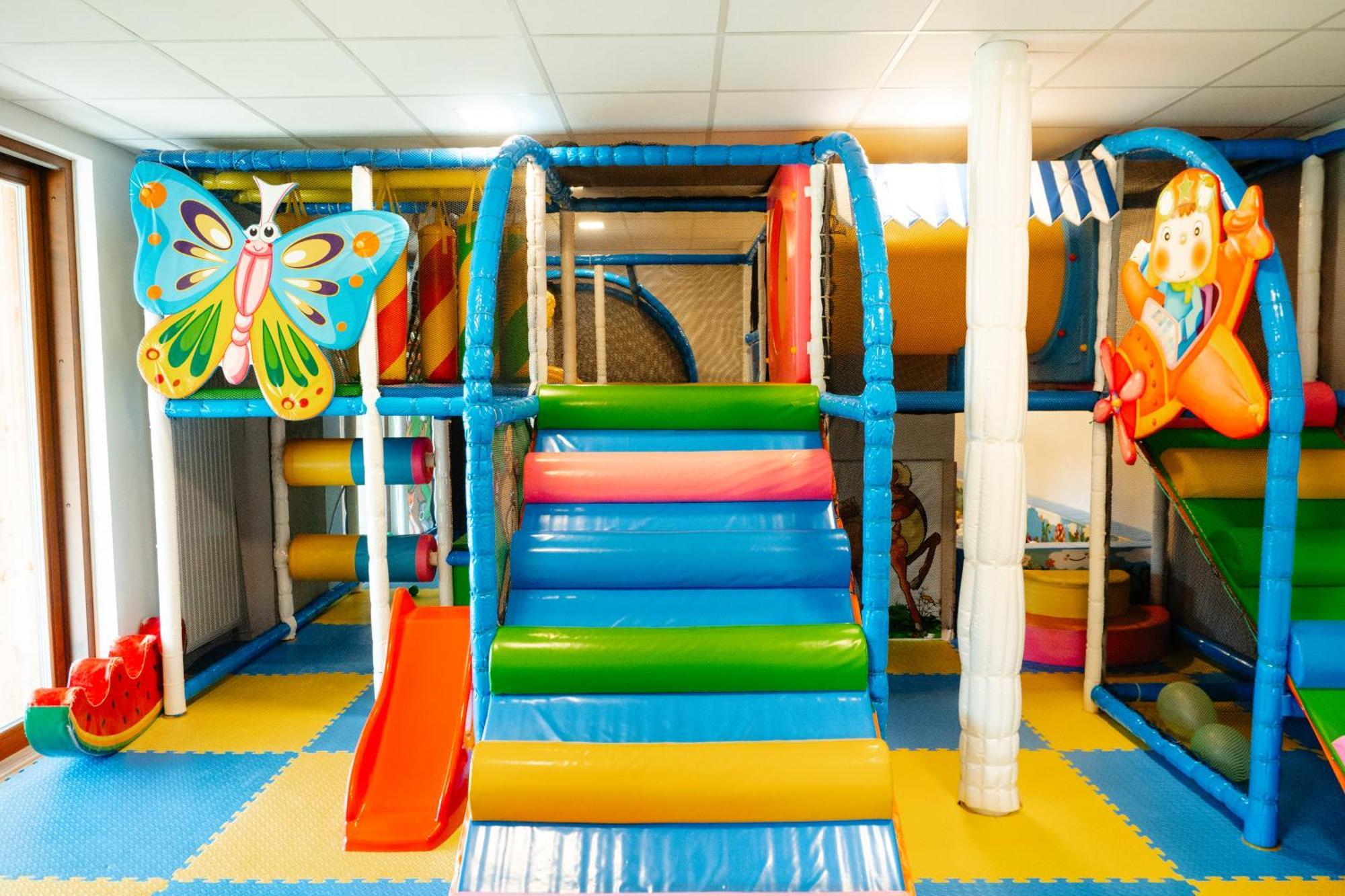 Hotel Kristian Kubova Huť Buitenkant foto