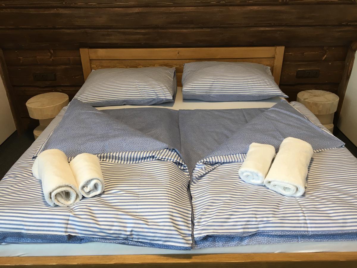 Hotel Kristian Kubova Huť Buitenkant foto